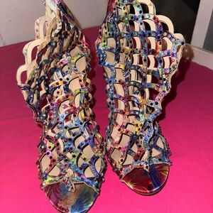 Colorful webbed heels